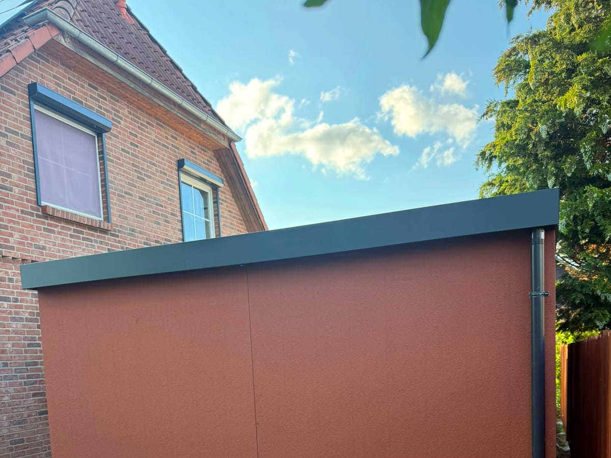 Garage in Terracotta, Rückansicht